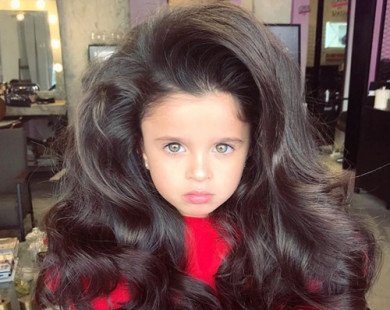 “Công chúa tóc mây” 5 tuổi gây sốt vì quá xinh