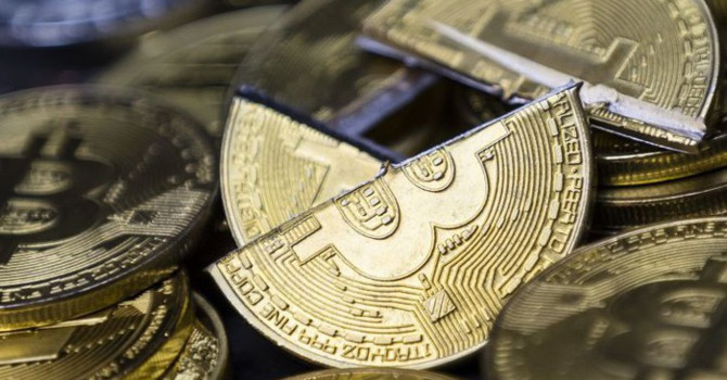 Davos nói về tiền ảo: “Giá Bitcoin sẽ trượt về 0”
