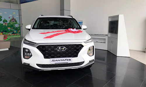 Hyundai Santa Fe 2019 trÆ°ng bÃ y táº¡i má»t Äáº¡i lÃ½ á» HÃ  Ná»i.Â 