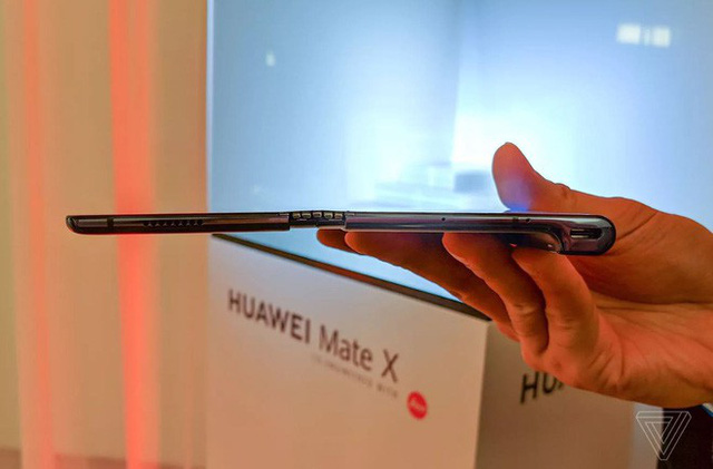 Huawei ra mắt smartphone màn hình gập 5G Mate X: mỏng hơn cả iPad Pro, sạc nhanh gấp 6 lần iPhone XS Max, giá 2.300 euro - Ảnh 10.