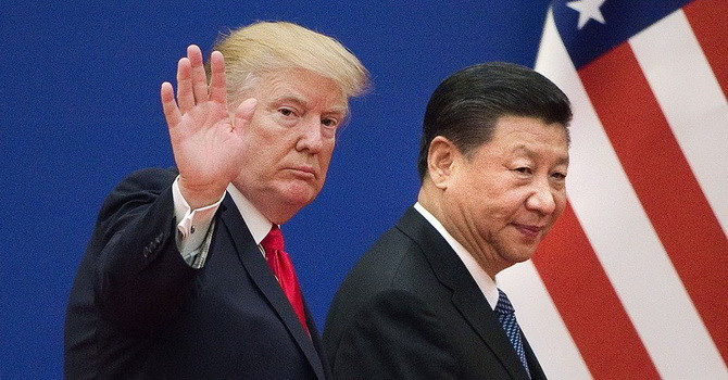 Vì sao Tổng thống Mỹ bất ngờ dọa tăng thuế với toàn bộ hàng nhập khẩu Trung Quốc?