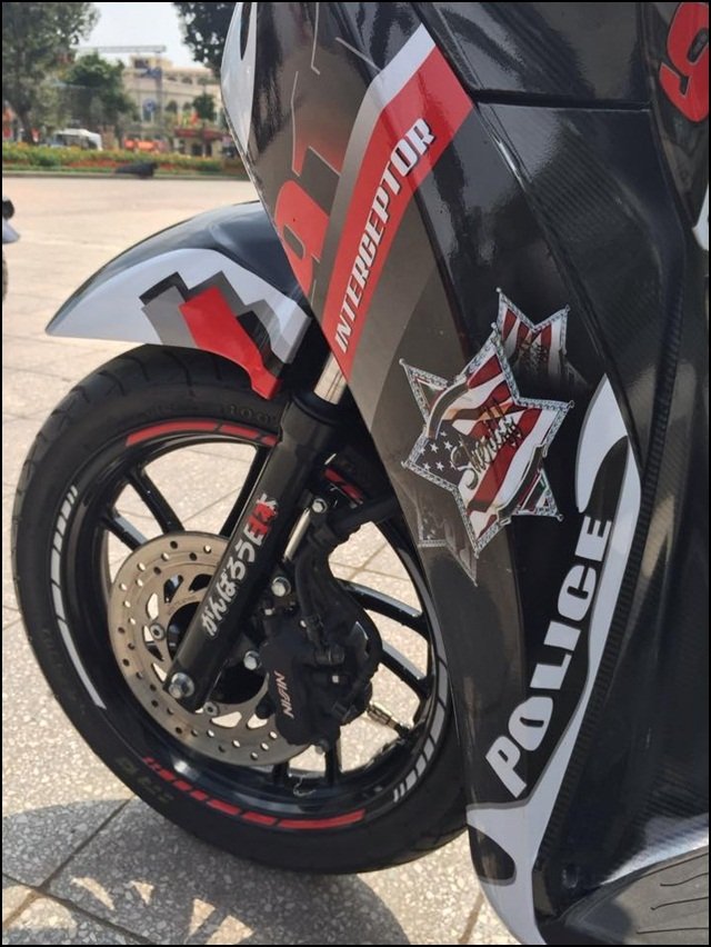 Honda SH độ cá tính với dàn áo "Police" của biker Hà thành