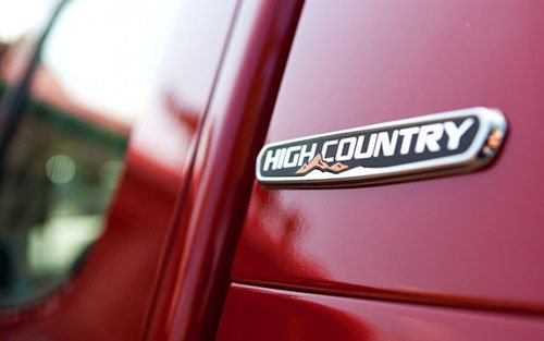 Chevrolet Colorado High Country cạnh tranh trực tiếp với Ford Ranger Wildtrak