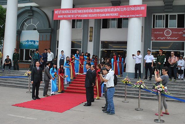Tàu Rồng Vàng đón đoàn IPU vinh dự lớn cho du lịch Việt Nam