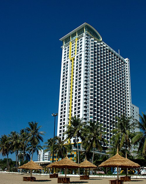 Ưu đãi đặc biệt Super Save 50% khi nghỉ dưỡng tại khách sạn 5 sao lớn nhất Việt Nam