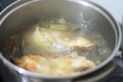 Cách nấu canh cá với dưa chua thanh mát ngày hè
