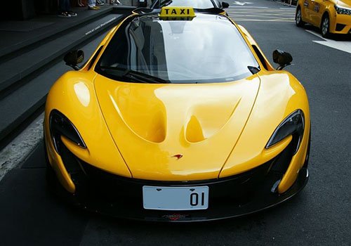Thích “chơi trội”, đại gia gắn biển taxi cho siêu xe McLaren P1
