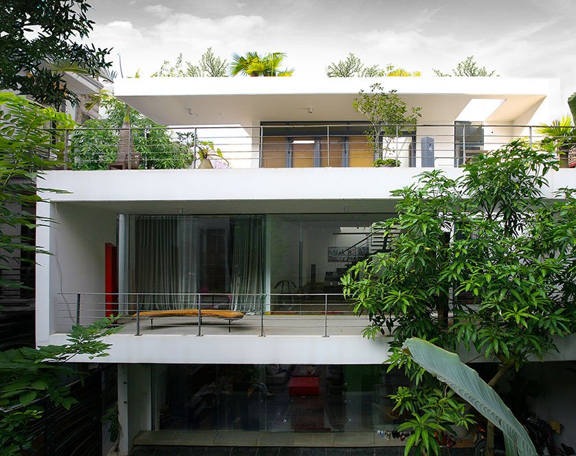 “Mướt mắt” với ngôi nhà phủ đầy cây xanh của nghệ sĩ nổi tiếng ở trung tâm Hà Nội