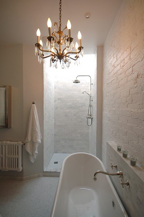 Những mẫu phòng tắm ấm cúng nhờ tường gạch thô mộc