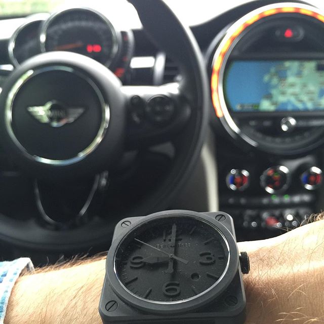 Đại gia chọn đồng hồ gì cho chiếc siêu xe của mình?