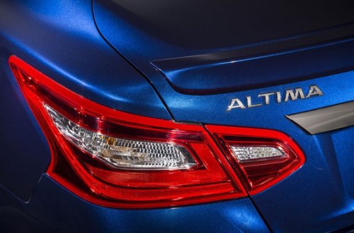 Nissan Altima 2016 thay đổi mạnh để cạnh tranh với Toyota Camry