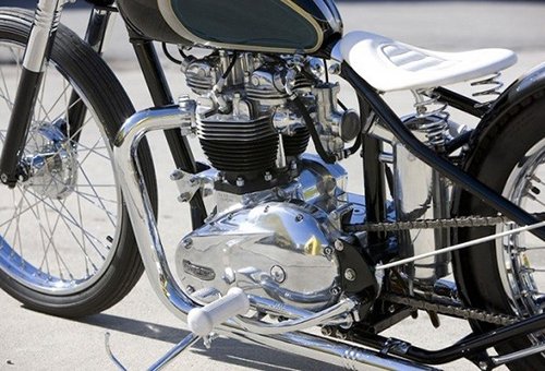 Triumph Bonneville Bobber Moon Machine – Cỗ máy cổ điển đẹp xuyên thời gian