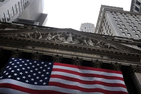 Chứng khoán Mỹ tăng vọt nhờ cổ phiếu ngân hàng