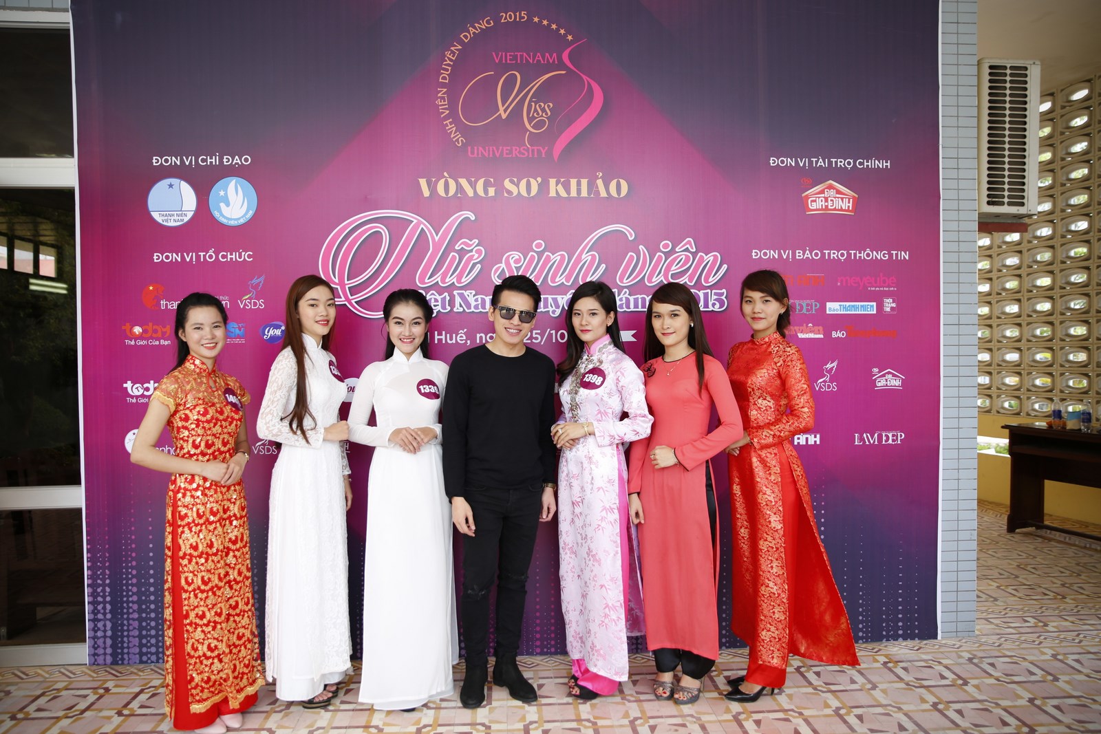 Ca sĩ Quốc Thiên bất ngờ đến cỗ vũ các thí sinh VMU 2015 tại Huế