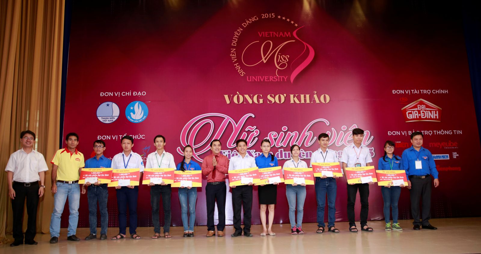 Nữ sinh Sài thành khoe tài, sắc tại vòng Sơ khảo cuộc thi VMU 2015