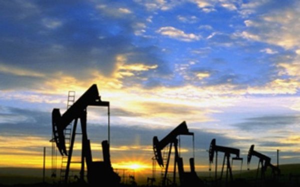 Giá dầu không ngừng sụt giảm