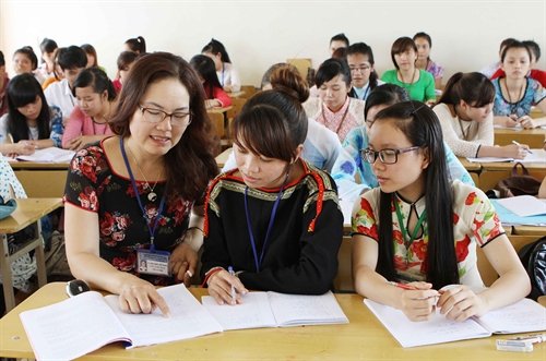 Hà Nội hỗ trợ chi phí học tập cho sinh viên dân tộc thiểu số