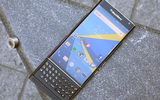 BlackBerry có thể tạm chuyển hẳn sang Android trong năm 2016