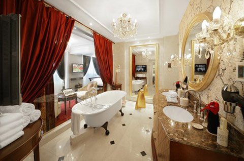 Phòng khách sạn trăm triệu xa xỉ nhất Việt Nam có gì “đặc biệt”?