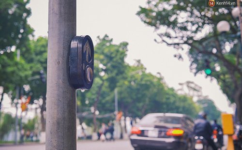 Chẳng ai biết đến sự tồn tại của những chiếc nút bấm này trên đường phố Hà Nội!