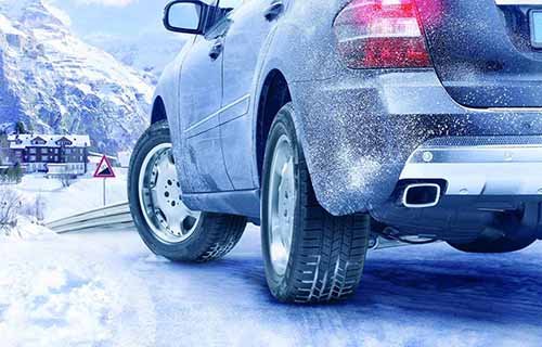 Lái xe trên đường tuyết sao cho an toàn?