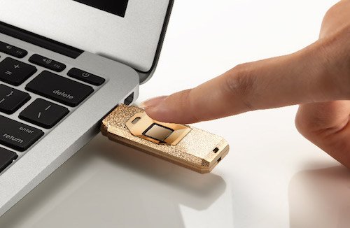 Apacer ra mắt USB "kim cương" tích hợp cảm biến vân tay