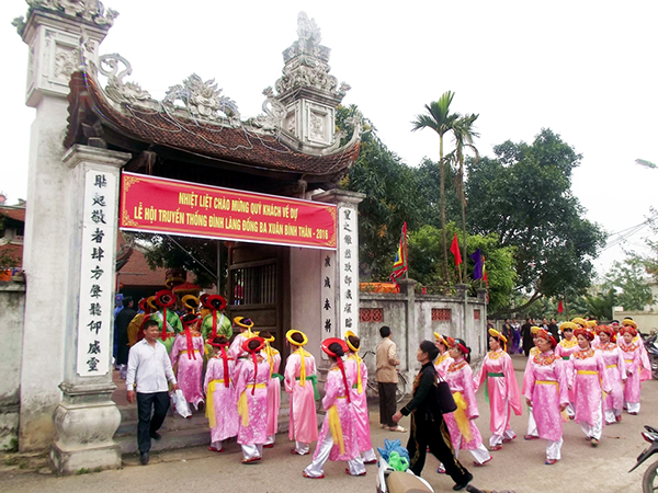 Tưng bừng lễ hội truyền thống đình làng Đông Ba