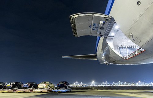 Máy bay Boeing 747 có thể chở được bao nhiêu xe Rolls-Royce?