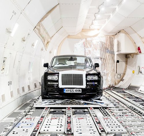 Máy bay Boeing 747 có thể chở được bao nhiêu xe Rolls-Royce?