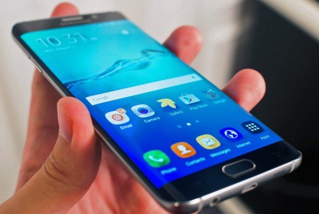 Galaxy S7 edge dễ chạm cạnh bên màn hình khi cầm