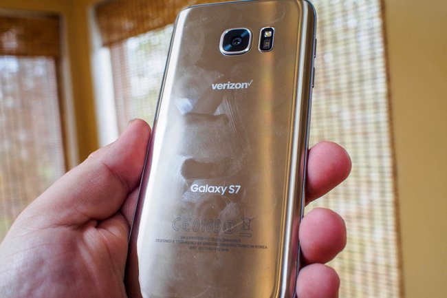 5 lý do HTC 10 "ăn đứt" Samsung Galaxy S7