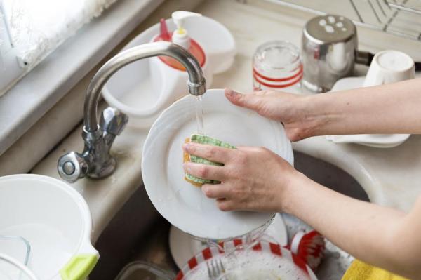 3 cách làm nước rửa chén rẻ tiền, sạch bong, không hóa chất