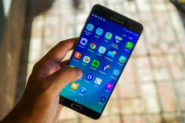 9 smartphone Android "đáng đồng tiền bát gạo" nhất hiện tại