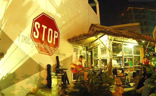 Độc đáo quán cà phê "giao thông" ở Đà Nẵng
