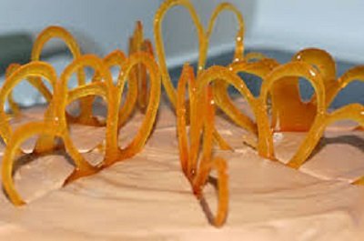 Tạo hình trang trí bánh bằng caramel