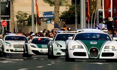 Siêu xe nhanh nhất thế giới Bugatti Chiron khoác áo cảnh sát Dubai