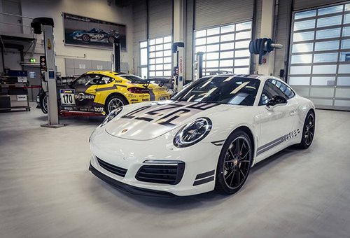 Porsche 911 Carrera S Endurance Racing Edition trình làng