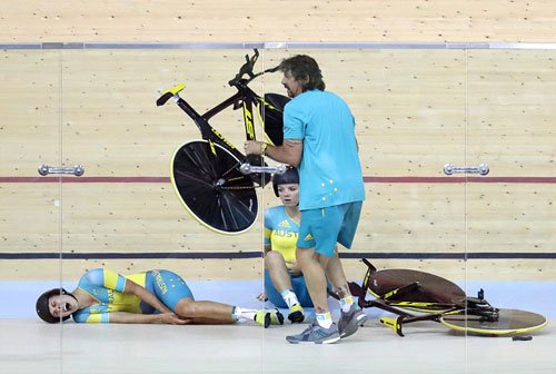 VĐV đua xe đạp Australia nhập viện vì tai nạn kinh hoàng