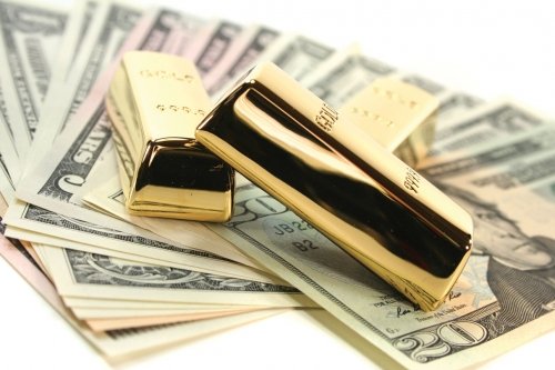 Giá vàng hôm nay (10/8): Bật tăng khi USD giảm