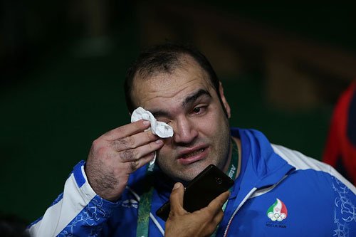 Lực sĩ “khổng lồ” bật khóc vì vuột HCV Olympic Rio 2016