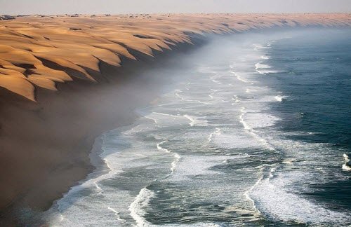 Nơi sa mạc Namib “hẹn hò” với đại dương