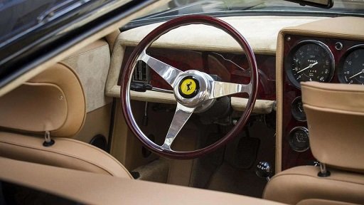 Huyền thoại Ferrari 365 GTB/4 Daytona có giá "khủng"