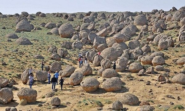 Torysh – Thung lũng kỳ lạ tràn ngập những khối đá hình cầu khổng lồ