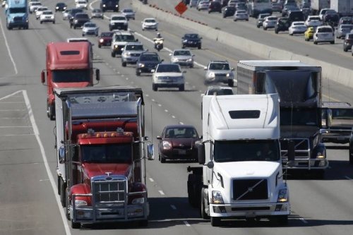Hoa Kỳ muốn gắn thiết bị điện tử hạn chế tốc độ cho xe tải, xe buýt