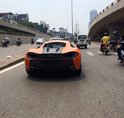 McLaren 570S cực "độc" bất ngờ xuất hiện trên phố Hà Nội