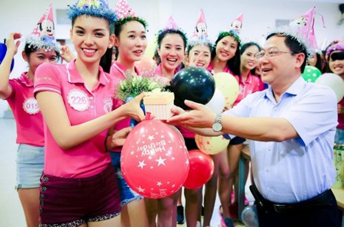 Những sự cố "nhớ đời" của các người đẹp tại Hoa hậu Việt Nam 2016