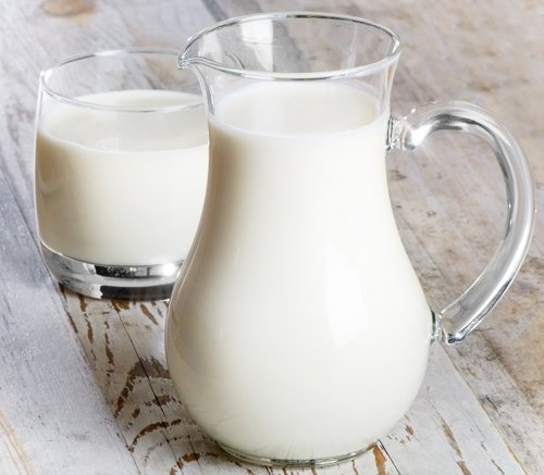 Vì sao không uống sữa tươi vào sáng sớm mà uống 2h trước khi đi ngủ?