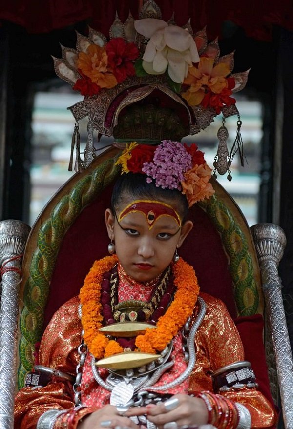 Nepal: Tôn bé gái 7 tuổi làm nữ thần vì có giọng như vịt