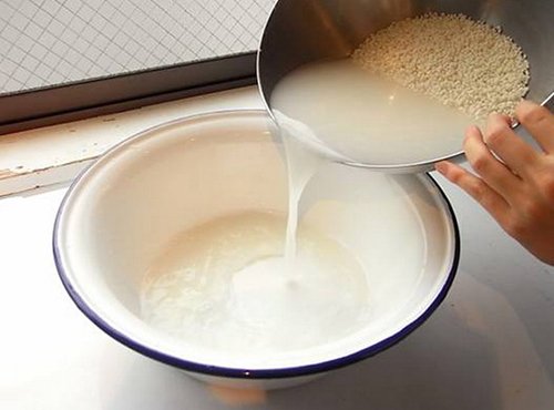 Ngăn chặn lão hóa, dưỡng trắng da nhờ nước vo gạo