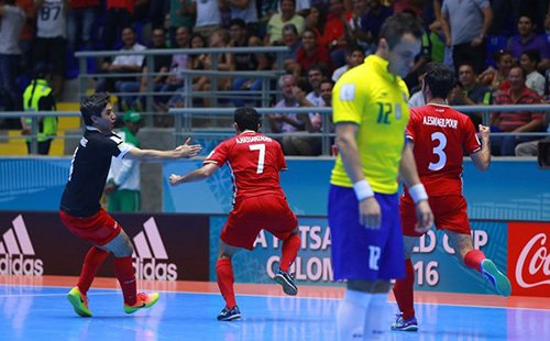 ĐT futsal Iran gây sốc, loại ĐKVĐ Brazil bằng luân lưu